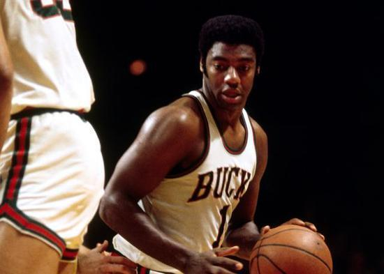 激烈竞争中 激烈竞争中